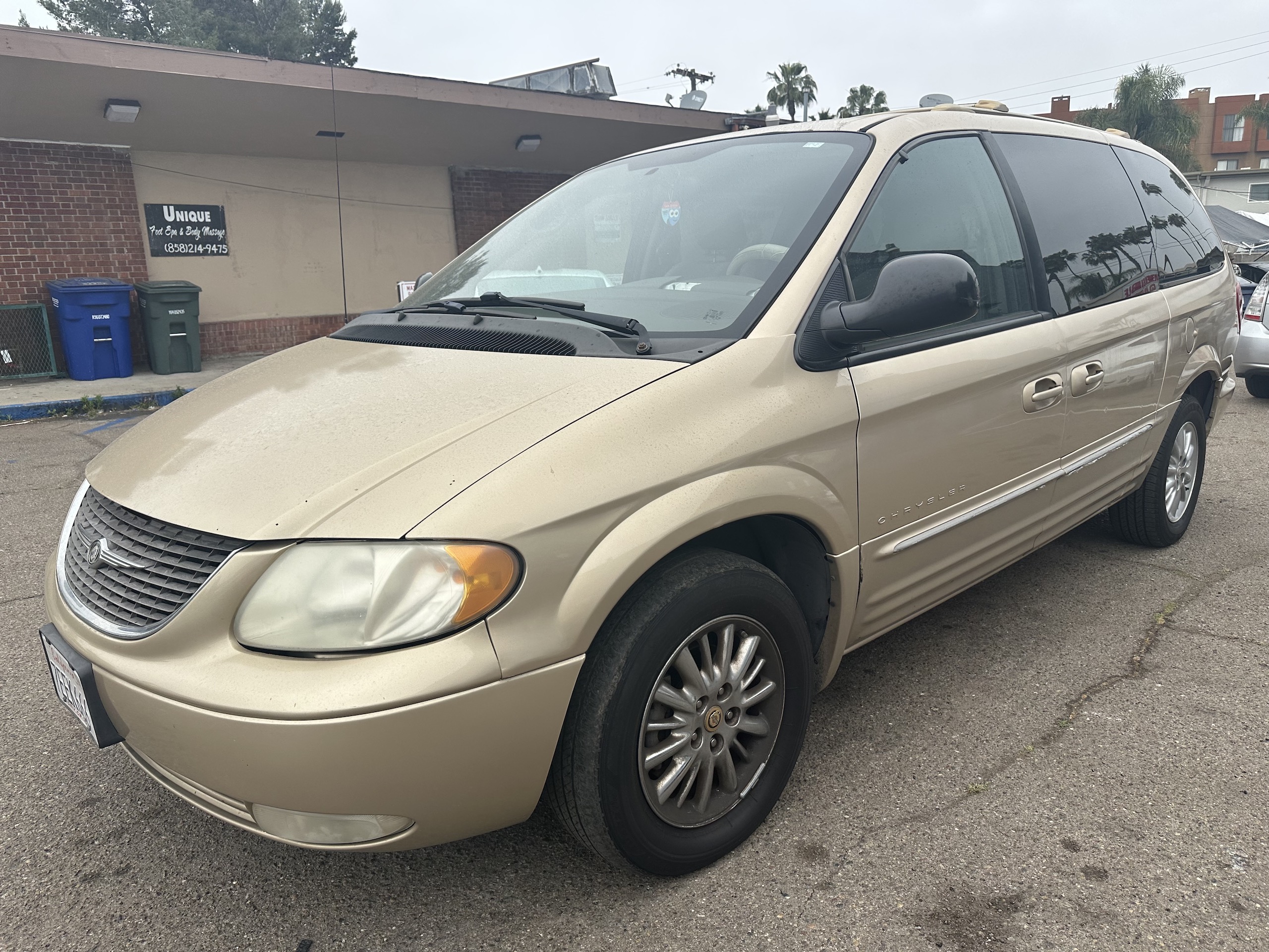2001 Gold Chrysler Town And Country